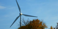 Strom durch Windkraft. Eine Anlage in Jühnde