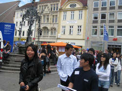 Beginn der Stadtführung auf dem Rathausplatz