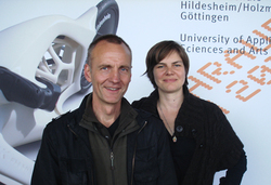 Herr Schulz und Frau Kotte auf Cleantechworld vor HAWK Stand