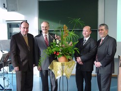 (v.l.n.r.) HAWK-Präsident Prof. Dr. Martin Thren, Prof. Dr. habil Reiner Nollau, Dekan Prof. Dr