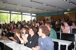 Blick in den Hörsaal des Fachkolloquiums Niemals Oberflächlich