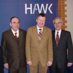 Der neue HAWK-Präsident Prof. Dr. Martin Thren, Wissenschaftsminister Lutz Stratmann und der Threns 