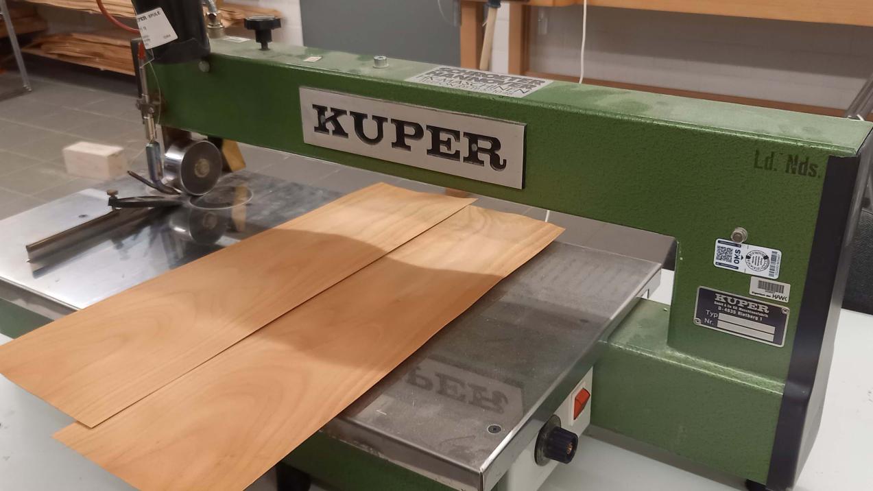 Furnierzusammensetzmaschine